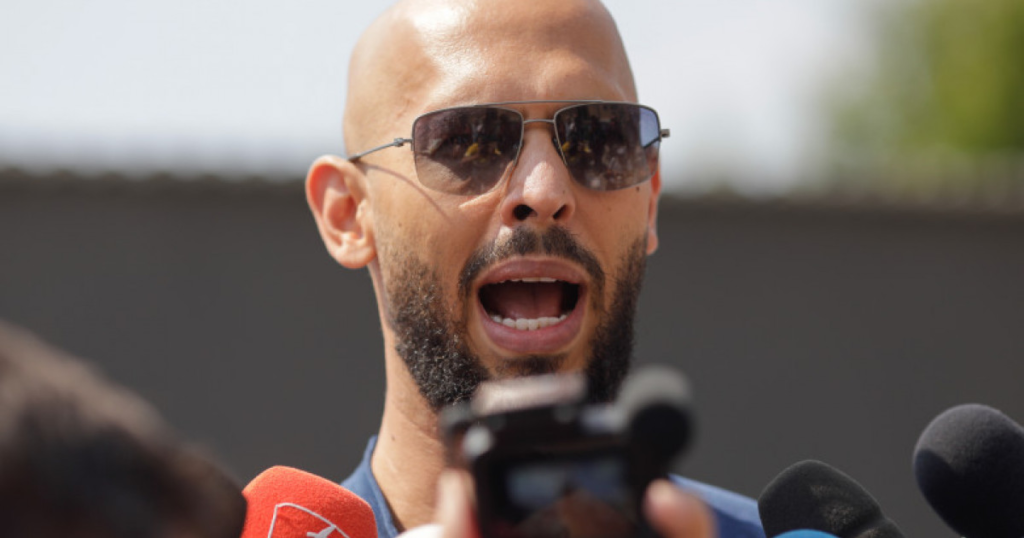 Andrew Tate scapa de arest fiind sub control judiciar