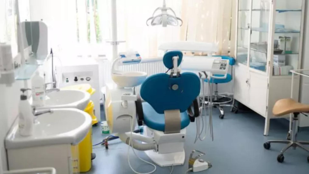 Consiliul Concurentei investigheaza Colegiul Medicilor Stomatologi pentru salarii mici