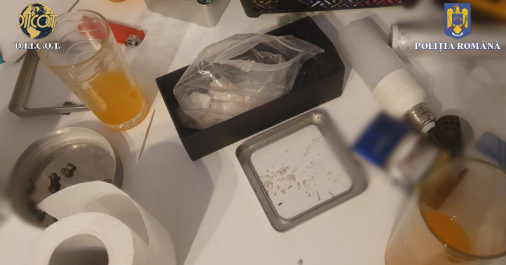 Doi tineri au introdus droguri in tara printr o metoda neobisnuita