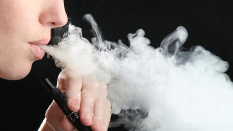 Țigările electronice pot cauza pneumonie chimică, infarct și AVC. Tigarile electronice pot cauza pneumonie chimica infarct si AVC