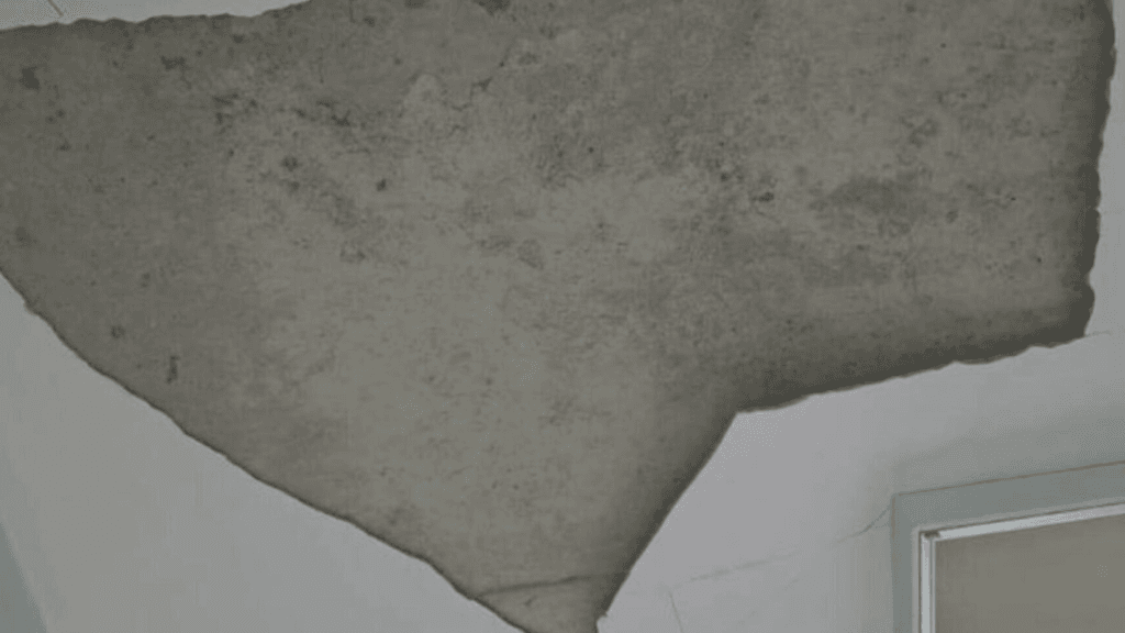 Tavan prăbușit la Spitalul Județean Focșani: pacienții evacuați 1 Tavan prabusit la Spitalul Judetean Focsani pacientii evacuati