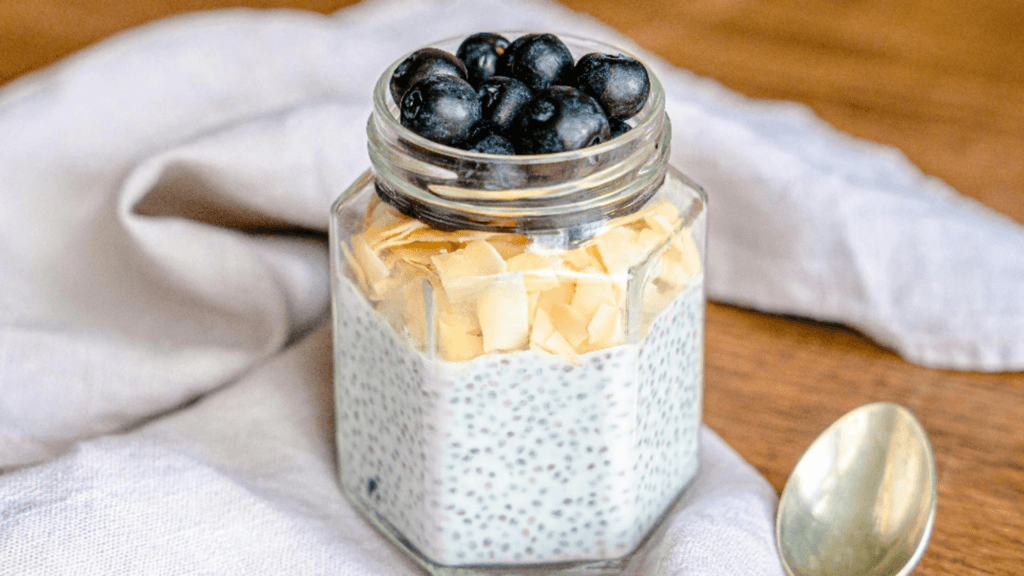 Budinca de banane cu afine si chia de post