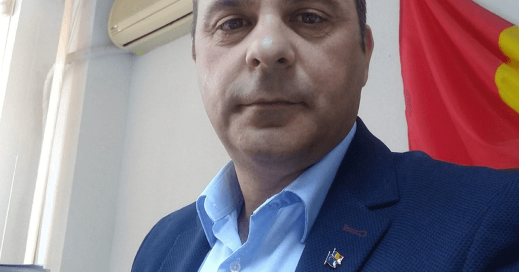 Directorul DSVSA Tulcea prins luand mita si aruncand bani in WC Procurorii au spart toaleta pentru a recupera banii