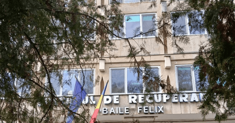 Doi medici de la Spitalul Baile Felix sub control pentru mita