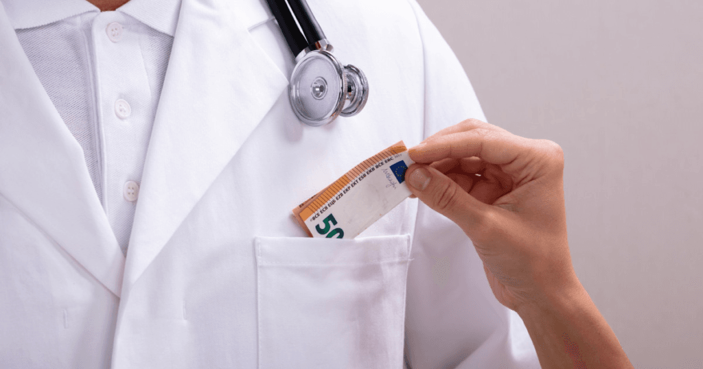 Perchezitii la spital din Targu Jiu si cabinet privat