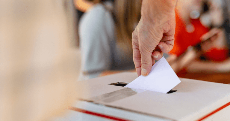 Extrema dreaptă este mai puternică ca niciodată Extrema dreapta este mai puternica ca niciodata