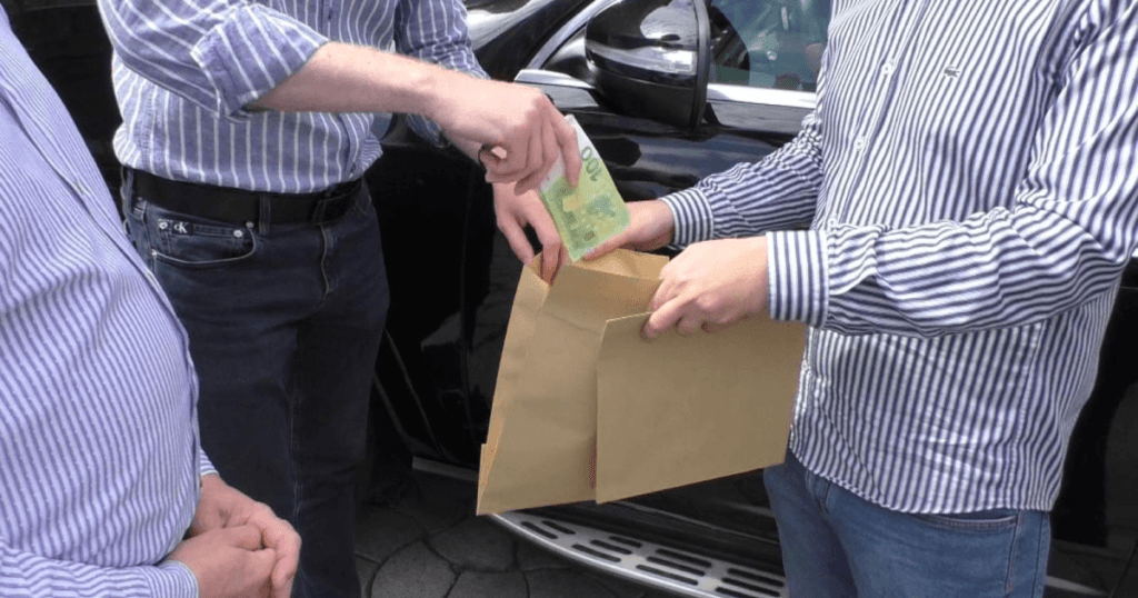 Andrei Petru Dimitriu, inspector ANAF, rămâne în arest 1 Andrei Petru Dimitriu inspector ANAF ramane in arest