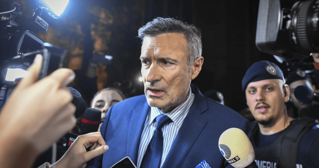 Coldea si Dumbrava reprezinta statul