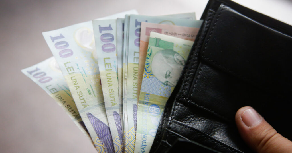 Contabilul suspectat de furt de la scoli liber