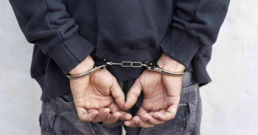 Fata de 14 ani agresata sexual in curtea bisericii