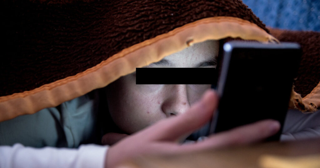 Profesor demis pentru hartuirea unei eleve de 14 ani