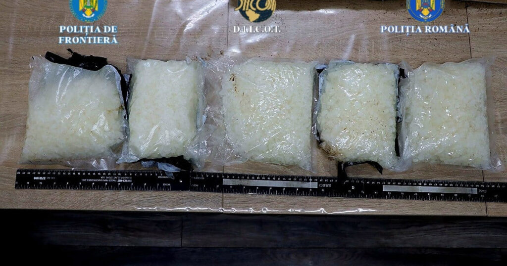 Flagrant la frontiera droguri ascunse in autoturism