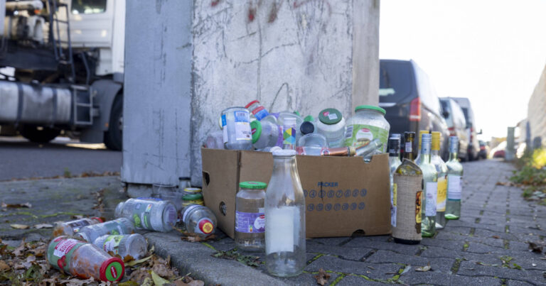 Seful unei firme din Tulcea a raportat fals reciclarea sticlei