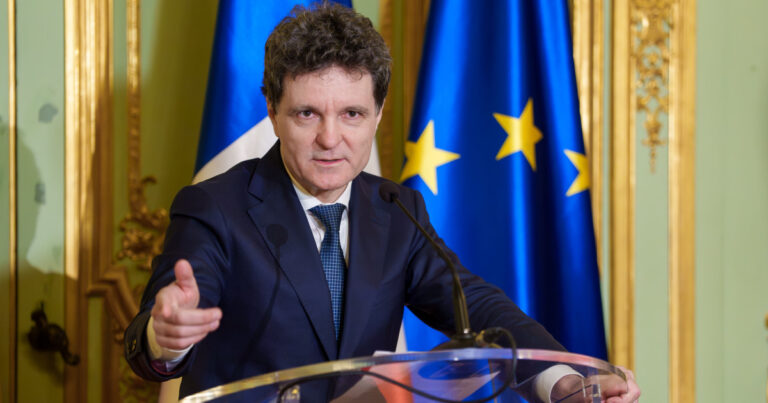 Marinescu, despre „referendumul” lui Nicușor Dan: „E greu să zic că e ilegal” Marinescu despre referendumul lui Nicusor Dan E greu sa zic ca e ilegal