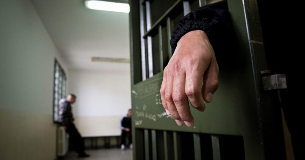 Cazul turcului evadat după ce a fost condamnat la 22 de ani de închisoare: Ce prevede legislația privind regimul de detenție și recompensele 1 cazul turcului evadat dupa ce a fost condamnat la 22 de ani de inchisoare ce prevede legislatia privind regimul de detentie si recompensele