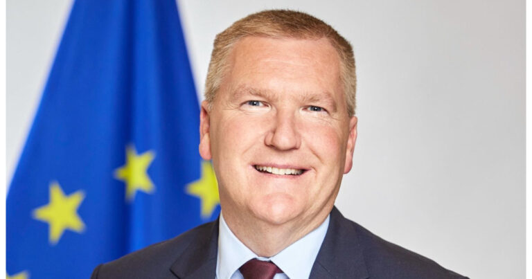 Comisarul european Michael McGrath in vizita la Bucuresti Discutii astazi cu Bolojan Toiu si Marinescu despre respectarea statutului de drept 1