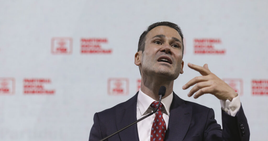 Surse Robert Negoita cercetat de DNA intr un caz de coruptie Procurorii efectueaza perchezitii la Primaria Sectorului 3