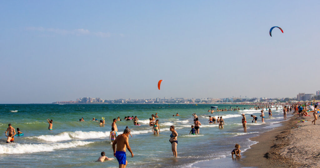 Asociația Operatorilor de Plajă din Năvodari solicită instanței suspendarea licitațiilor pentru 58 de... 1 Asociatia Operatorilor de Plaja din Navodari solicita instantei suspendarea licitatiilor pentru 58 de