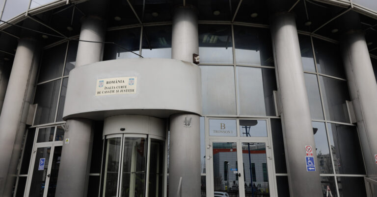 Inalta Curte a suspendat activitatea comitetului constituit de Ilie Bolojan pentru analiza legislatiei din