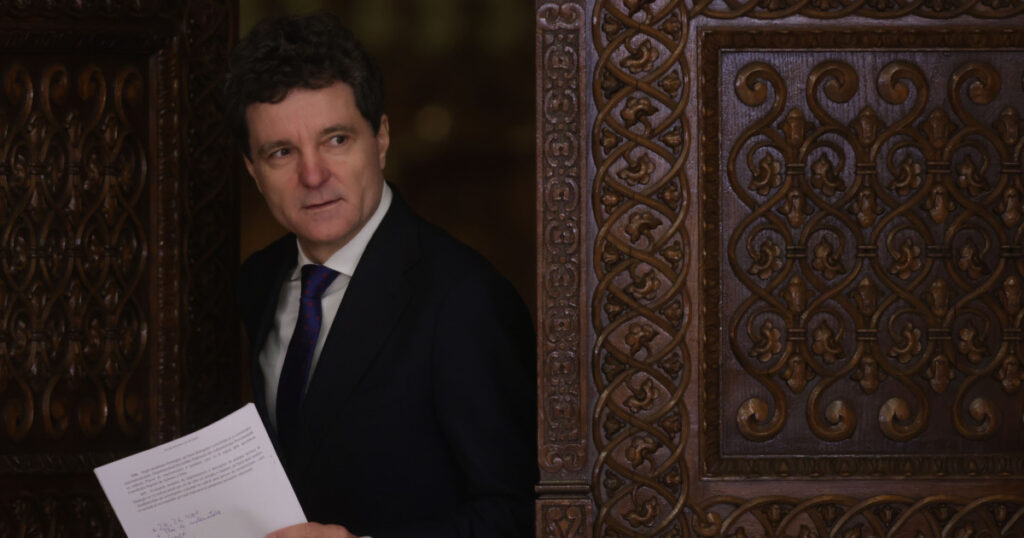 Protest in fata Palacului Cotroceni Organizatii civile ii cer lui Nicusor Dan sa refuze numirile pentru