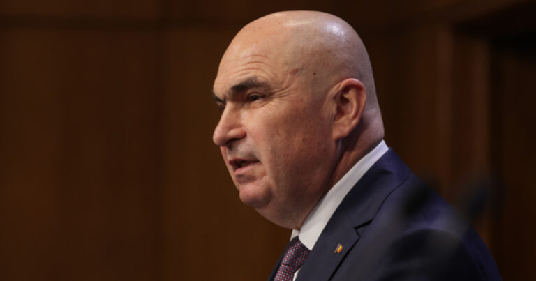 Bolojan Romania va solicita sprijinul CE in negocierea cu Pfizer Ministrii Sanatatii si Finantelor se deplaseaza