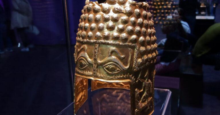 Coiful de la Cotofenesti si brataraile dacice furate din muzeul Drents din Olanda au fost recuperate