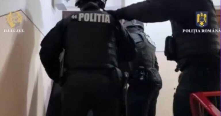 Haine detergeti sau licente software Procurorii din intreaga tara au raided persoane care vand