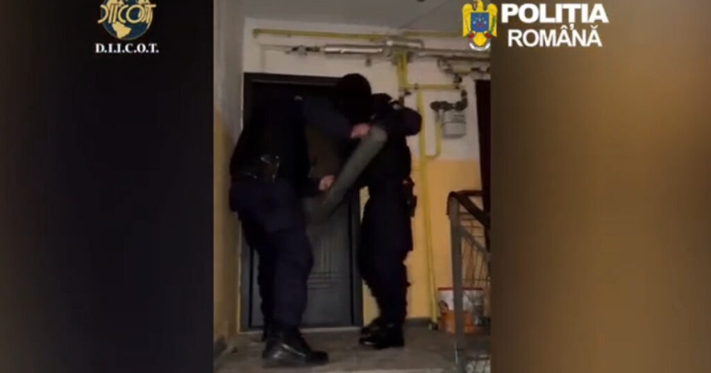 Perchezitii de amploare intr o retea de trafic de droguri in trei judete Suspectii vindeau elevilor si