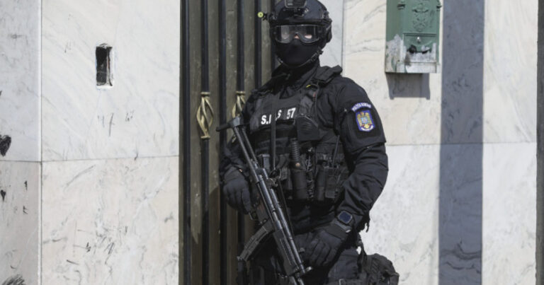 Perchezitii in Bucuresti si Ilfov intr un dosar privind importul legal de masini de lux sunt vizate 15