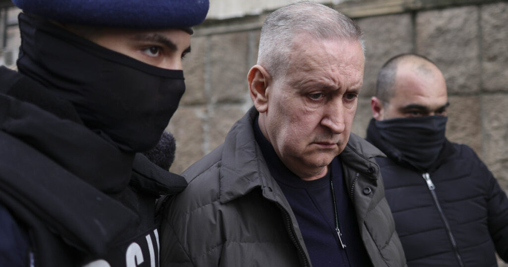 Stenograme Seful ARR retinut de DNA a fost inregistrat in timp ce isi numara banii Procurorii au descoperit la el