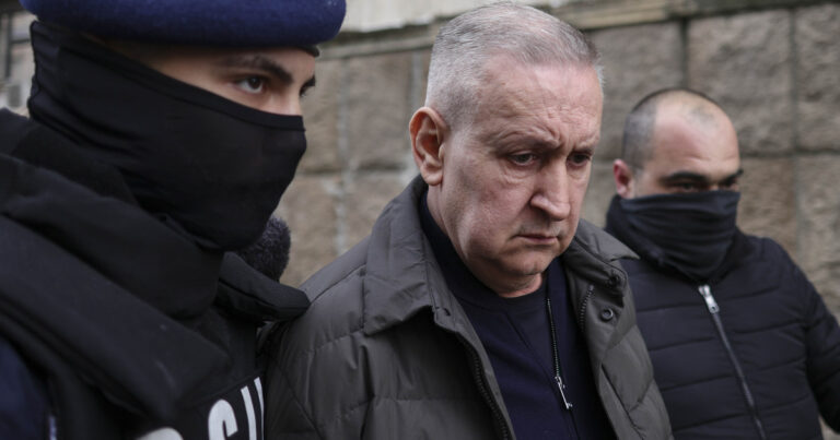 Stenograme Seful ARR retinut de DNA a fost inregistrat in timp ce isi numara banii Procurorii au descoperit la el