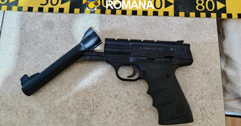 Peste 40 de perchezitii in 22 de judeze intr un caz de achizitionare ilegal online de arme din Ungaria