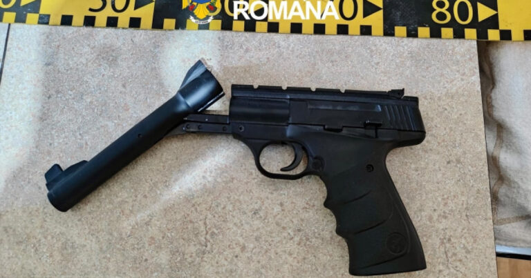Peste 40 de perchezitii in 22 de judeze intr un dosar despre achizitionarea ilegala online de arme din Ungaria