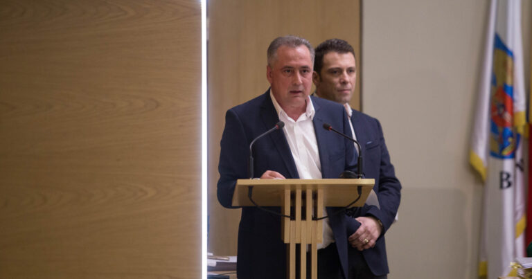 Presedintele Autoritatii Vamale Romane Mihai Savin retinut de procurori impreuna cu alte doua persoane