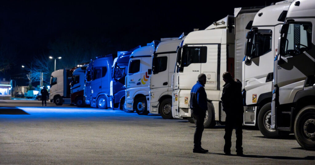 Romani acuzati de furtul unui TIR intr o parcare din Franta Perchezitii DIICOT in Cluj si Maramures Cum