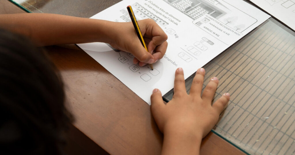Educatia acasa ilegala parintii a trei copii din Bihor dati in judecata pentru ca nu i au lasat sa