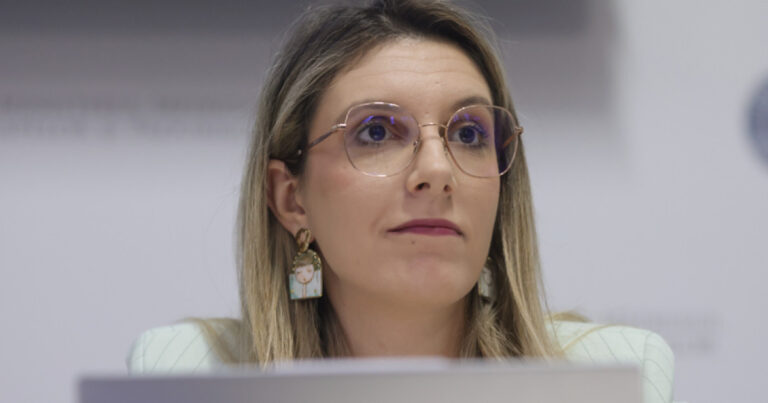CAB a hotarit rejudecarea unui proces pe care Diana Buzoianu l a castigat impotriva RA APPS Nu este normal sa