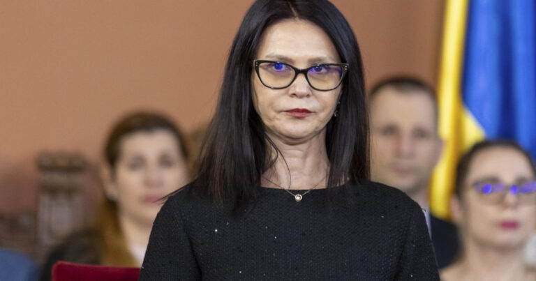 Judecatoarea Ionela Tudor faimoasa pentru propozitia ma sunat Lia revine in magistratura la 5