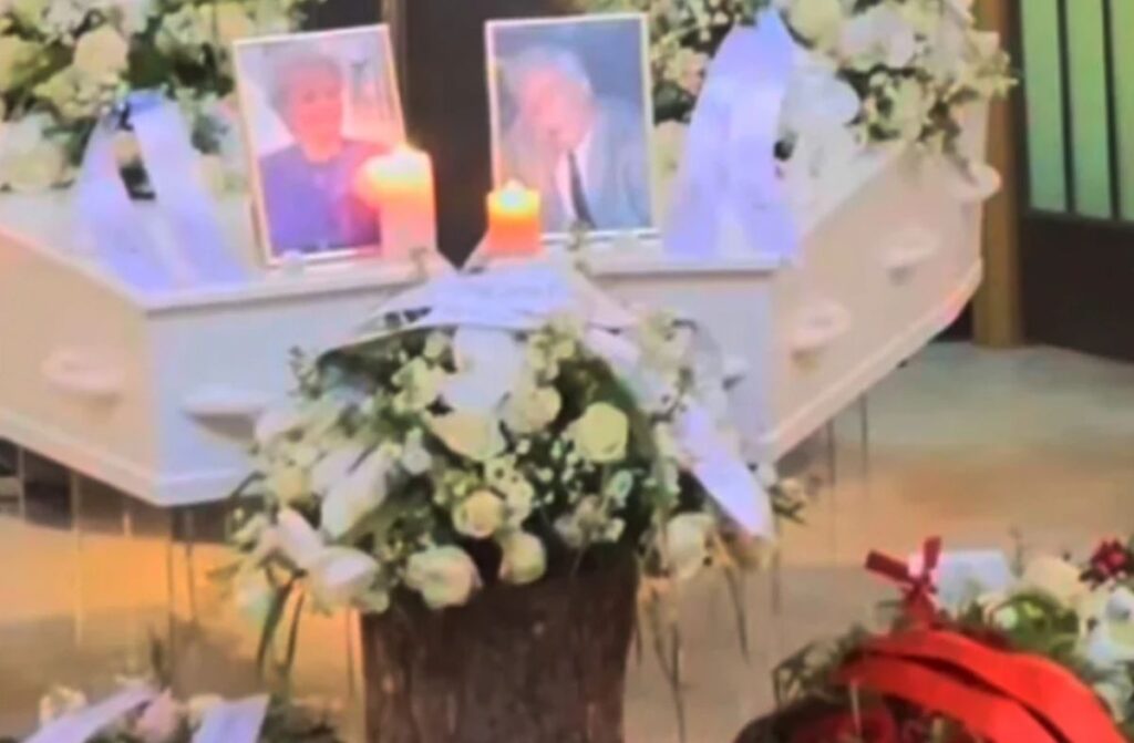 Scene neobișnuite la o înmormântare: O femeie a dansat la bară în fața sicriului, provocând un moment emoționant. Imaginile au generat mii de reacții. 1 scena neobisnuite la o inmormantare o femeie a dansat la bara in fata sicriului provocand un moment emotionant imaginile au generat mii de reactii