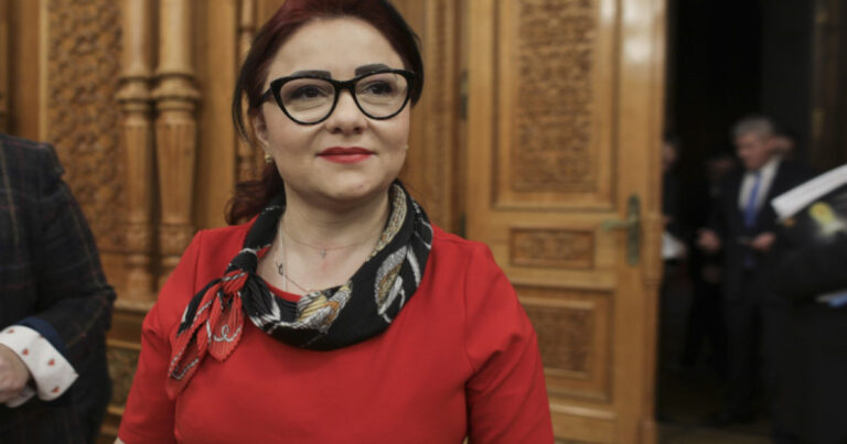 Cristina Traila membra a Partidului Liberal este audiata la DNA Iasi A fost pusa sub acuzare in cazul lui Fanel Bogos