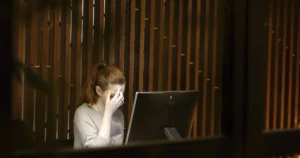 45% dintre angajații români sunt în burnout. Semnele epuizării la muncă
