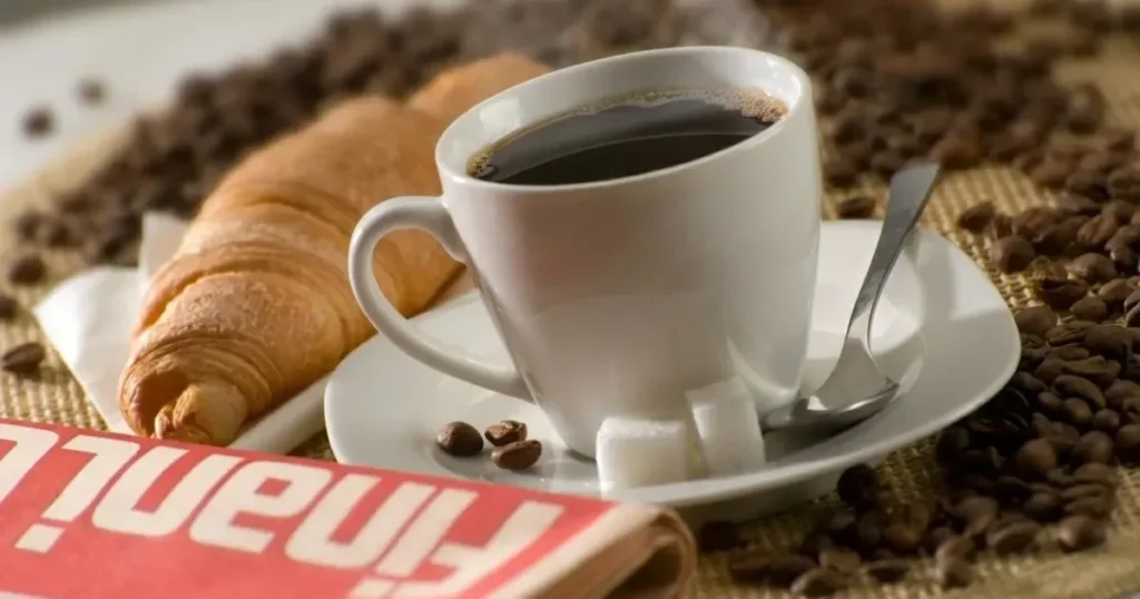 Cafeaua și ceaiul fierbinți cresc semnificativ riscul de cancer esofagian