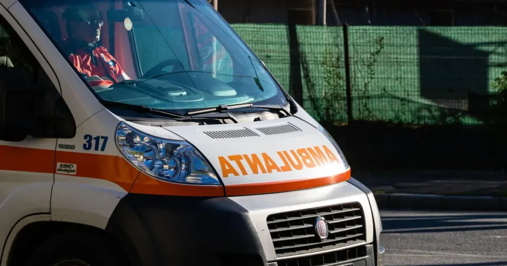 Criză financiară la Ambulanță: 17 județe nu mai au bani pentru septembrie