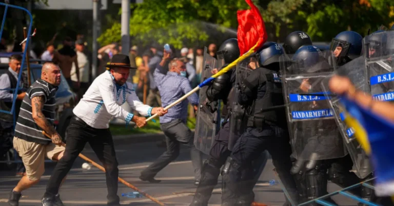 Percheziții în București și 15 județe după violențele protestului ciobanilor