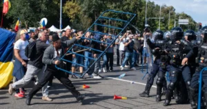 Șase mandate noi de arestare după violențele din Victoriei. Trei protestatari, în arest