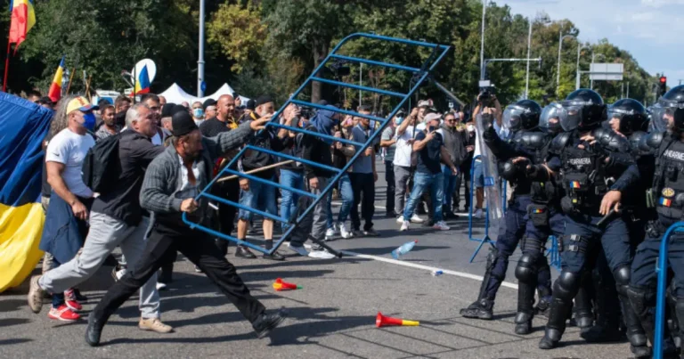 Șase mandate noi de arestare după violențele din Victoriei. Trei protestatari, în arest
