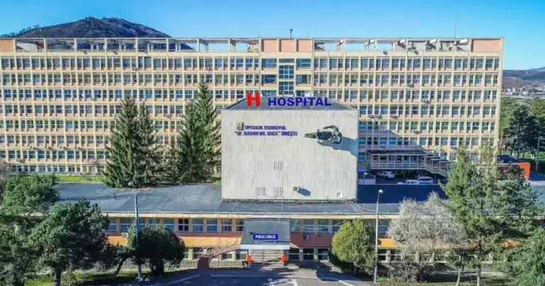 Suspiciune de toxiinfecție alimentară la o școală din Bacău. Planul Alb, activat la Onești