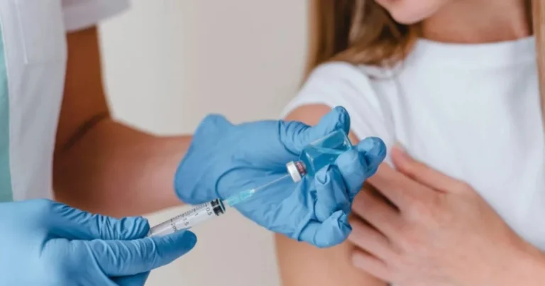 Vaccinarea antigripală începe. Cine are gratuitate și compensare