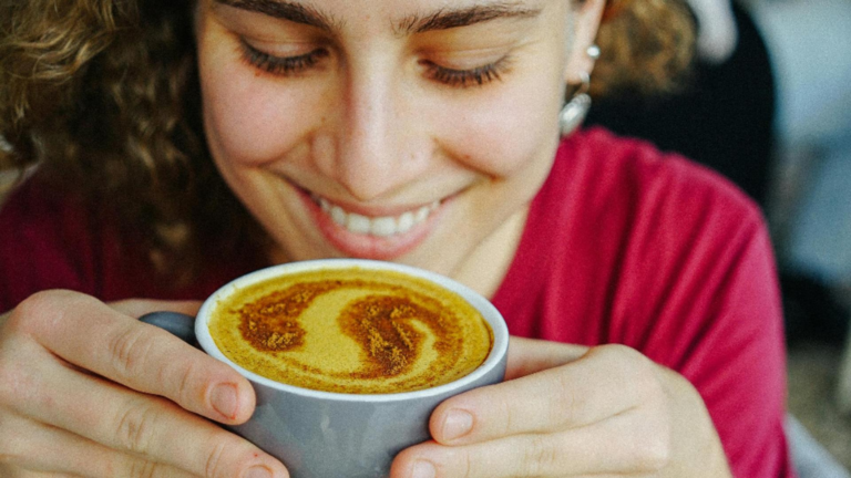 Condimentul de adaugat in lapte pentru beneficii sanatoase