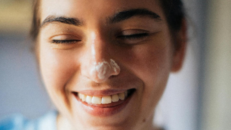 De ce apar punctele negre pe nas și cum să scapi natural De ce apar punctele negre pe nas si cum sa scapi natural